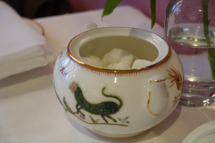 【外星貓遊地球】情人節就是要去吃下午茶啊!