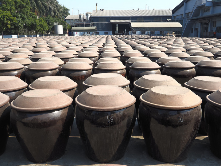 雲林 西螺 瑞春醬油觀光工廠 — 日曬傳統好滋味，全國最大醬缸甕場