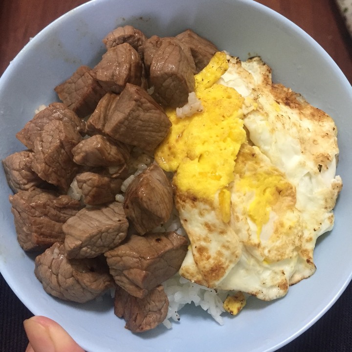 懶人料理-骰子牛肉蓋飯