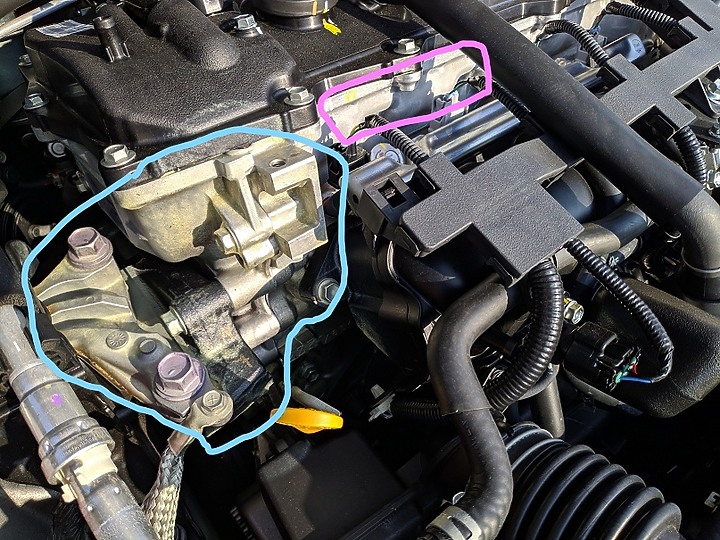 Altis 2019 油電 引擎室有乾掉的油漬?