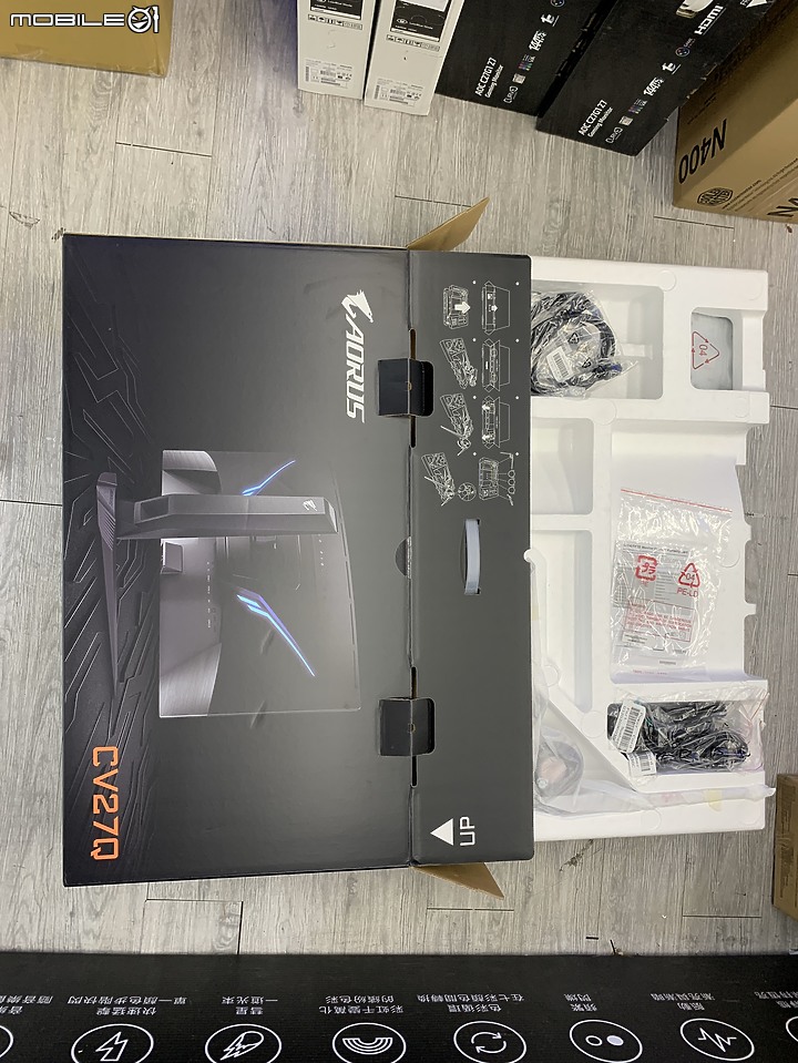 GIGABYTE技嘉 AORUS CV27Q 2K RGB曲面電競顯示器!不專業開箱圖多!