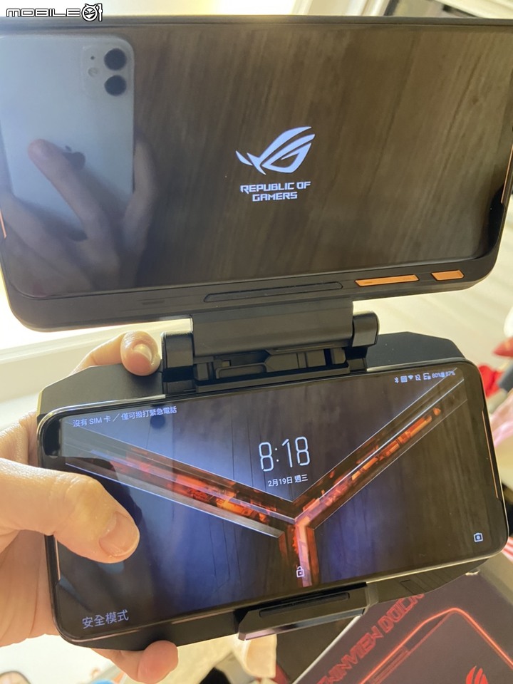 點我看大圖 ROG Phone II TwinView Dock 雙螢幕基座微開箱