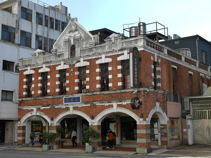 臺中市 中區 全安堂台灣太陽餅博物館+株式會社彰化銀行本店 — 傳統臺中名產、百年老屋與老銀行的匯集
