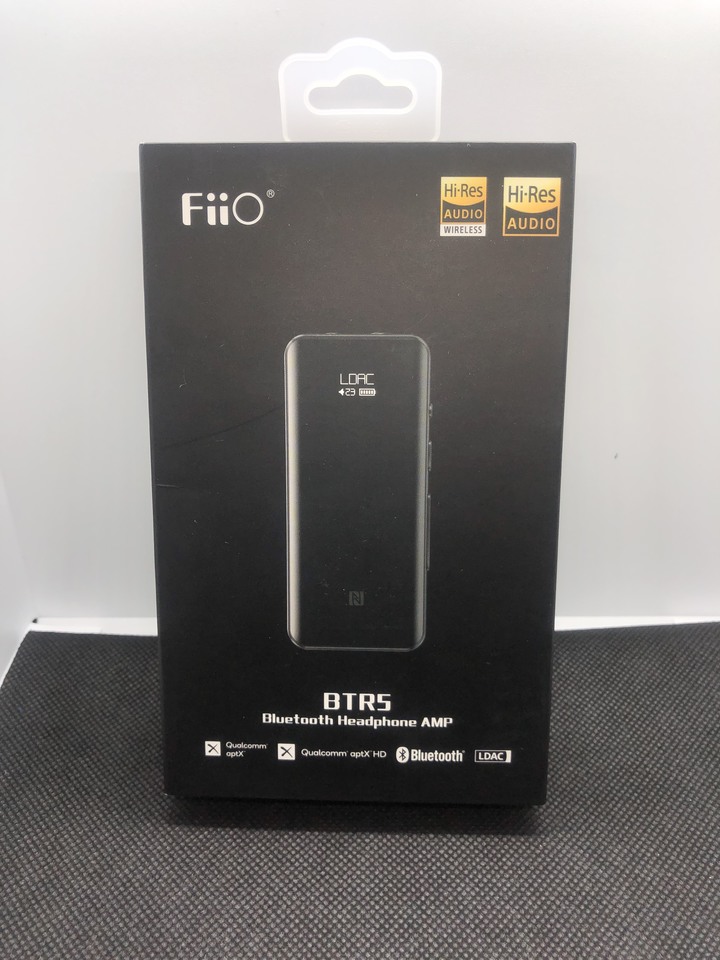 【宅評測】Fiio BTR5 藍牙耳擴 開箱體驗~小孩才做選擇,方便與音質我全都要,讓你有線便無線的藍牙音源接收器