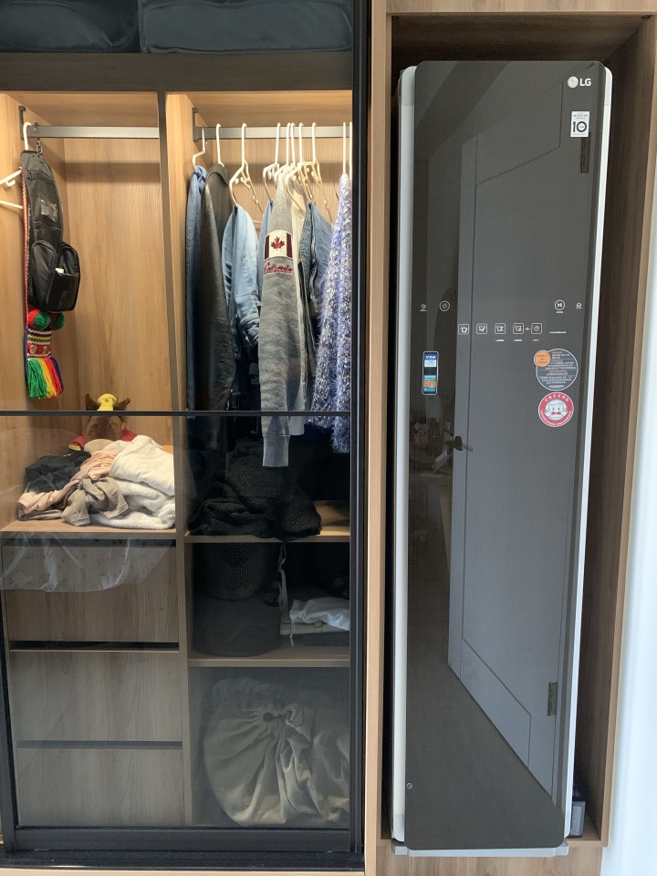 開箱文 主臥房內的LG電子衣櫥E523FR