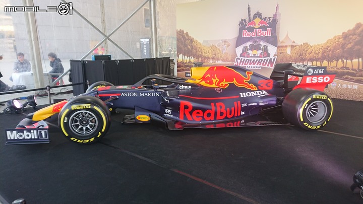 【分享】Red Bull Racing RB14靜態展－台中場