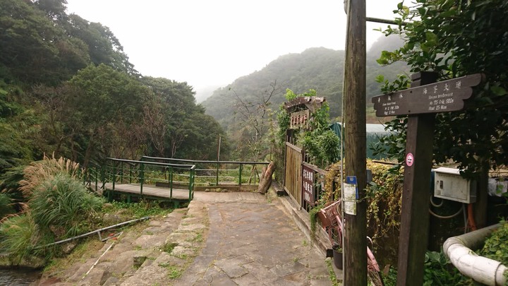 [樂山童盟] [台北北投] 悠遊"竹子湖"[猴崁湖田國小步道-百年楓香巨木-草山水道滾水頭-猴崁水圳古道-青楓步道-竹子湖黑森林-水車寮步道]
