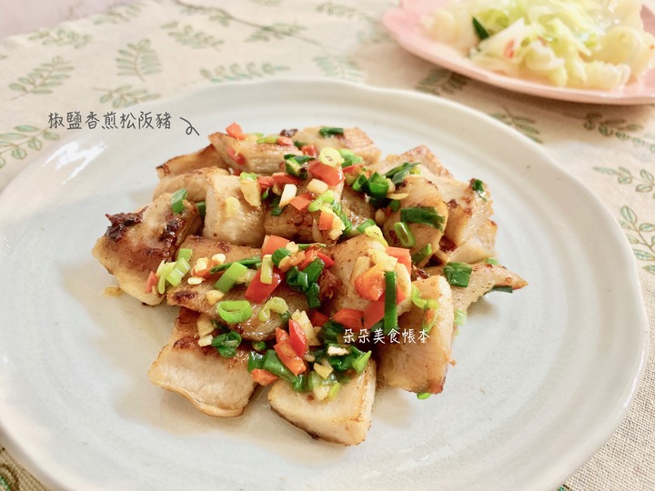 【食譜分享】椒鹽香煎松阪豬 下酒菜必備 家常料理
