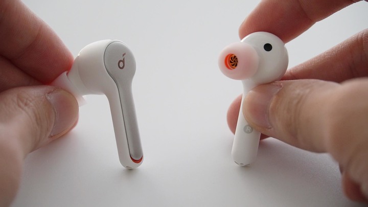 通話超越AirPods？Anker Soundcore Liberty Air 2 真無線藍牙耳機 | 清晰收音、Qi無線充電、APP自訂功能
