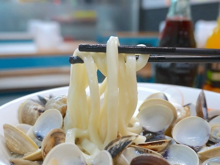 【台中│食記】忠孝夜市最澎派百元海鮮粥，海鮮多到從碗裡跳出來