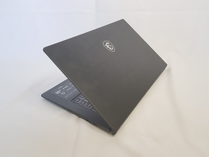 【小宅開箱】【簡測】MSI Modern 15 A10M 設計系愛用系列之一