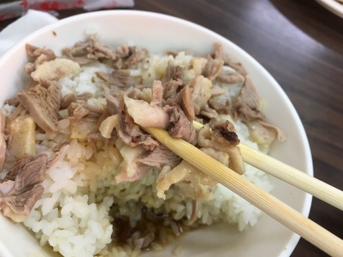 高 雄 苓 雅 廟 口 美 食 巡 禮 騎