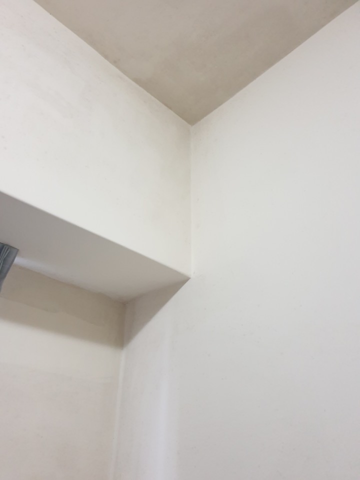 牆壁朝濕出現黑斑