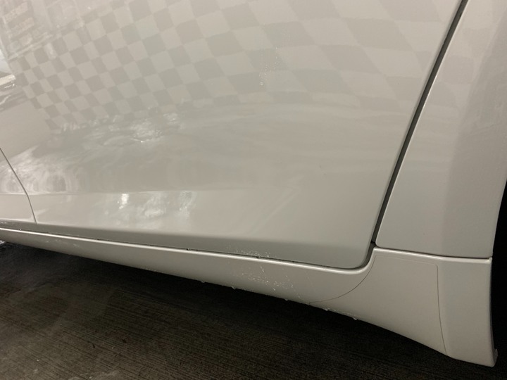 ［BMW 7系列］鍍膜分享 5年的白車鍍完還是一樣亮9