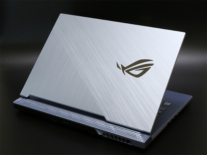 神龍大俠之我要開箱ROG STRIX G