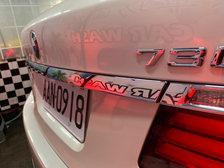 ［BMW 7系列］鍍膜分享 5年的白車鍍完還是一樣亮9