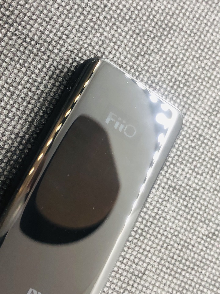 【宅評測】Fiio BTR5 藍牙耳擴 開箱體驗~小孩才做選擇,方便與音質我全都要,讓你有線便無線的藍牙音源接收器