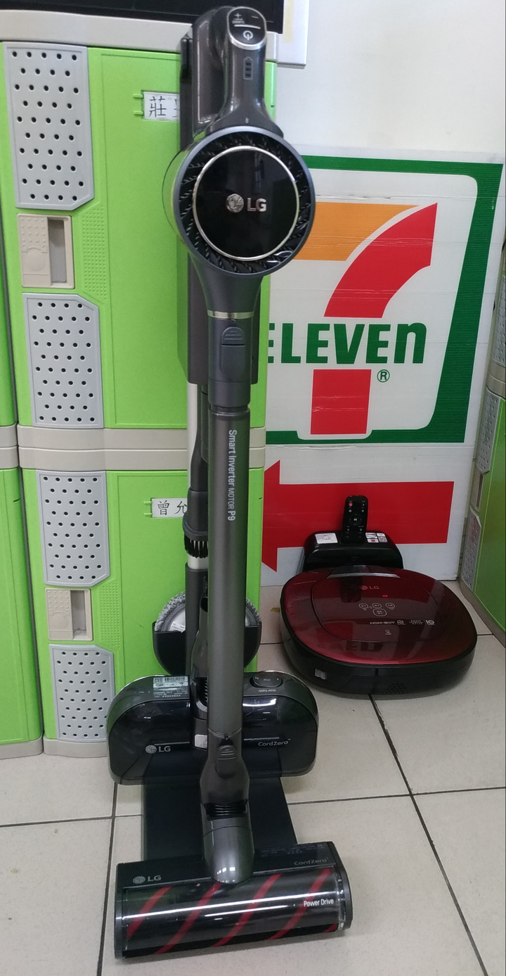LGA9+無線吸塵器 與 Hom-Bot清潔機器人 打掃對決