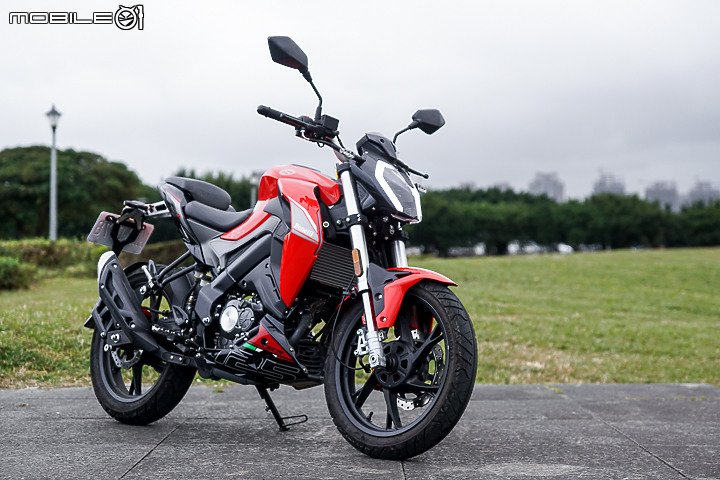 Benelli 125S 試駕 規格滿載樂趣十足