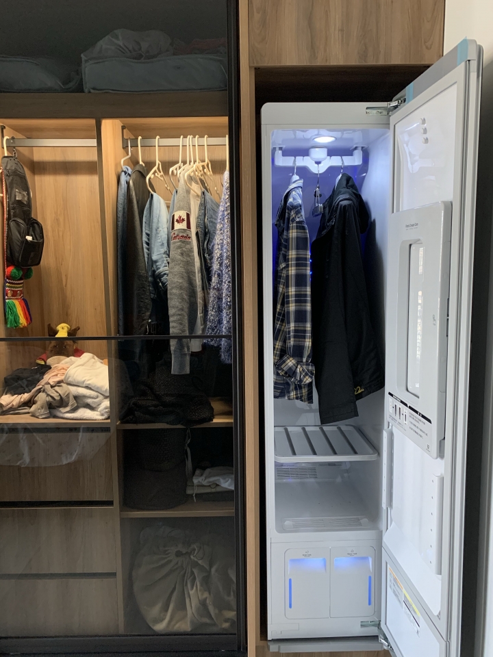 開箱文 主臥房內的LG電子衣櫥E523FR