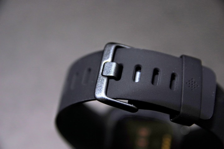 (不專業的開箱)FITBIT VERSA 2 智能運動手錶-行動支付與健康管理一錶到位!
