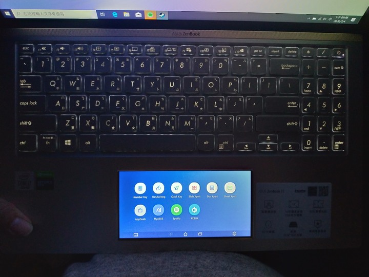 外觀跟功能都超優的筆電開箱 – ZenBook 15 UX534 冰柱銀 開箱