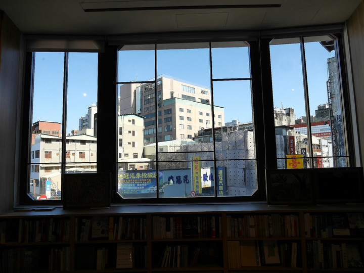 臺中市 中區 中央書局 — 穿越21年時光，再度重新的日治時期老書局
