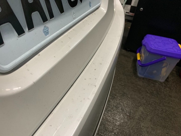 ［BMW 7系列］鍍膜分享 5年的白車鍍完還是一樣亮9