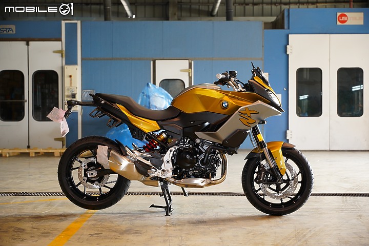 【開箱】BMW Motorrad F 900 XR 空運抵台 開木箱賞車！