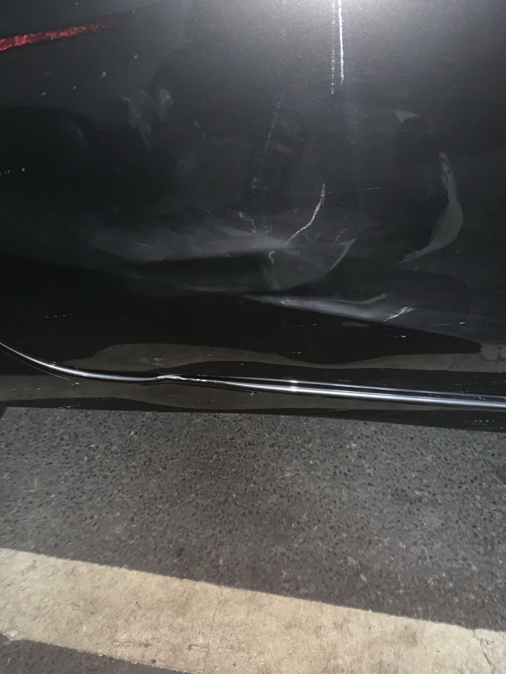 車門被我撞凹