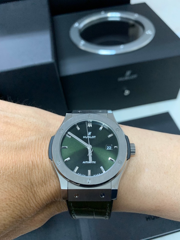 【不專業開箱】HUBLOT CLASSIC FUSION (542.NX.8970.LR)