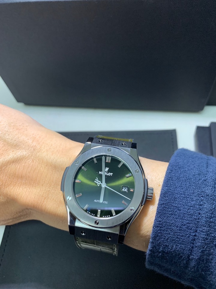 【不專業開箱】HUBLOT CLASSIC FUSION (542.NX.8970.LR)