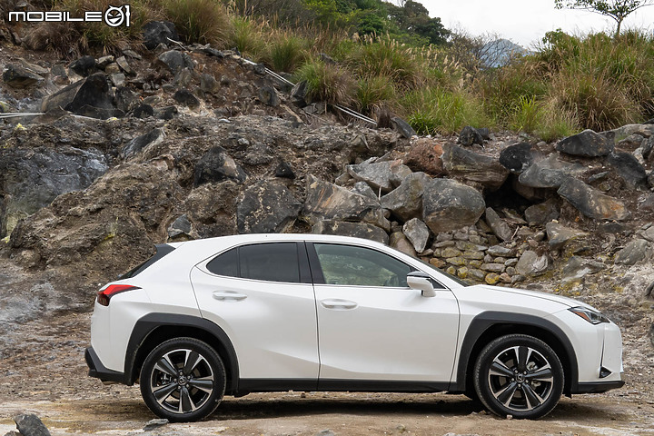 Lexus UX 200 菁英 Plus 型試駕！配備小補帖應用更全面！