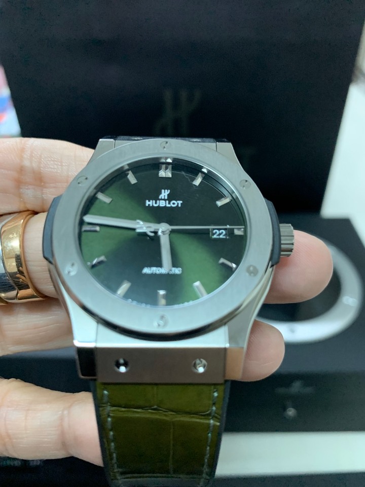 【不專業開箱】HUBLOT CLASSIC FUSION (542.NX.8970.LR)