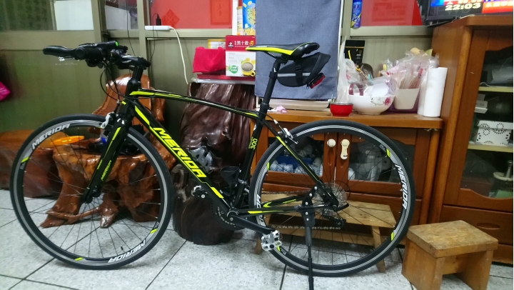 請問我這台merida speeder300平把公路車 要改彎把需要買些什麼東西，共要花多少
