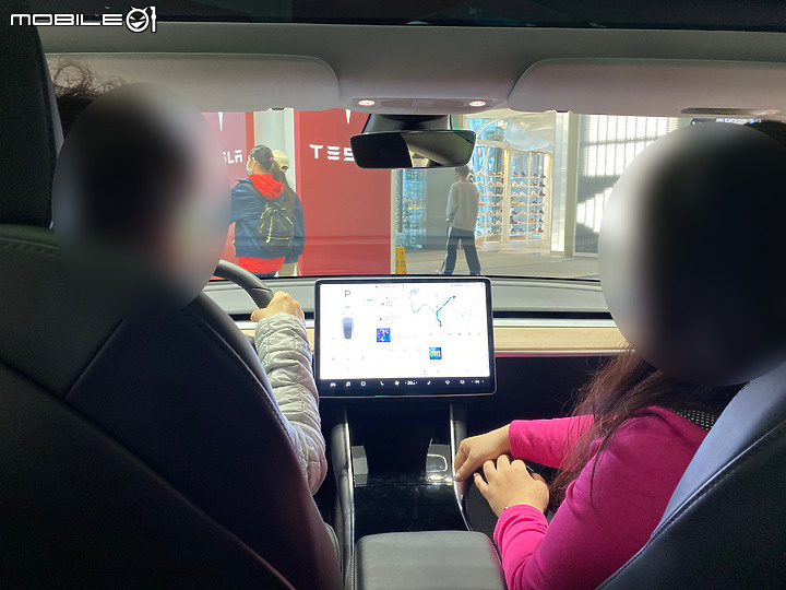 點我看大圖 【奶奶也開特斯拉!?】Model 3 Long Range 台北開箱