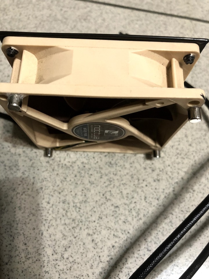RT-86U，DIY散熱風扇。