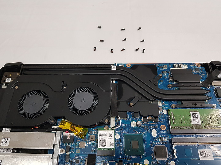 【小宅開箱】acer Aspire 7 A715-74G 披著假皮的猛獸