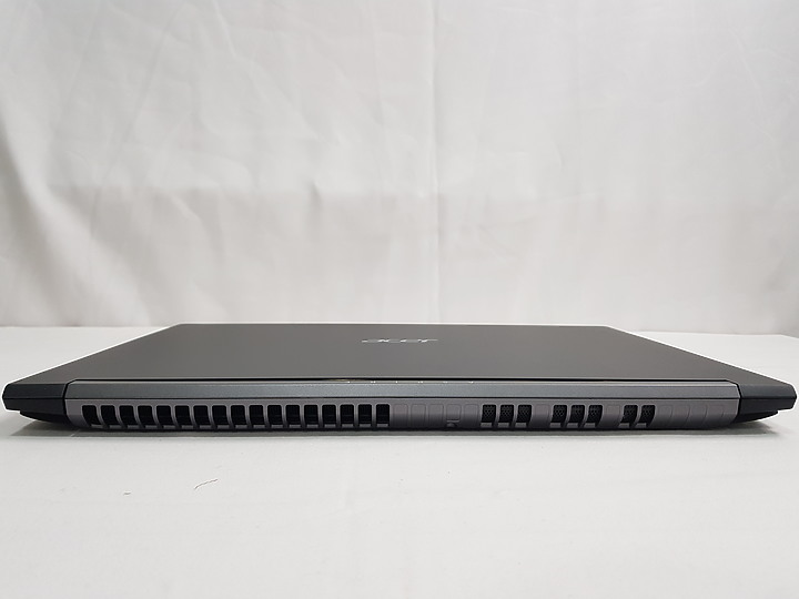 【小宅開箱】acer Aspire 7 A715-74G 披著假皮的猛獸