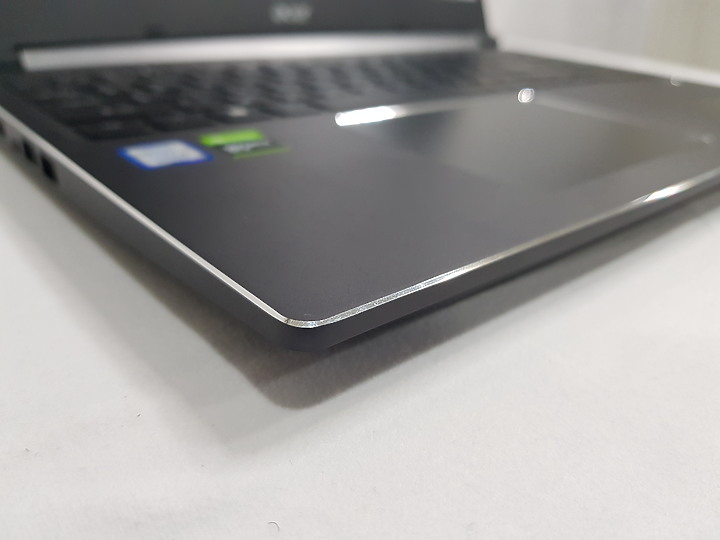 【小宅開箱】acer Aspire 7 A715-74G 披著假皮的猛獸