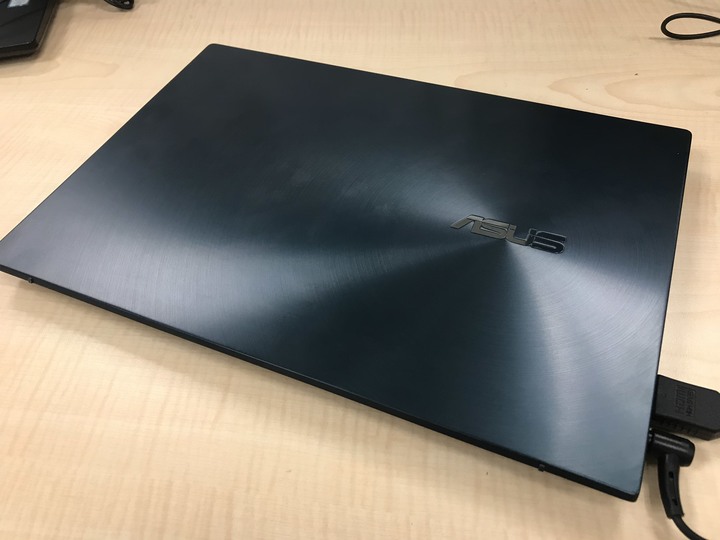 【開箱】ASUS 雙螢幕 Zenbook Duo UX481 蒼宇藍 筆記型電腦