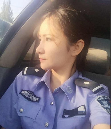 新疆「最美警花」迪麗熱巴洋娃娃外表是反恐部隊