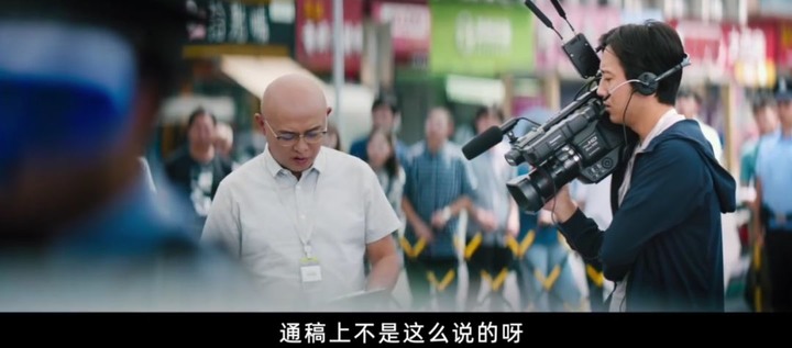 注意,嚴肅點,我這打劫呢!