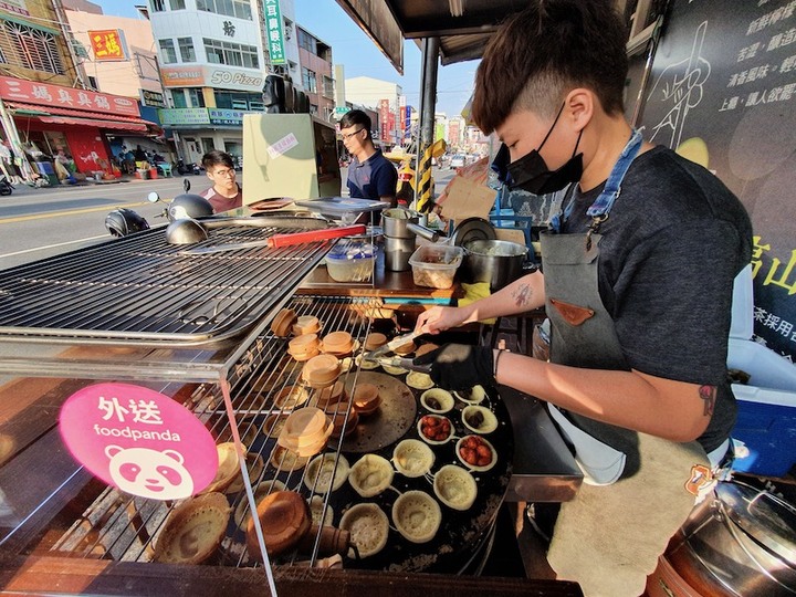 [嘉義市] 「銅共啊餅」南門圓環旁古法創新脆皮紅豆餅！口味變化多樣！私推青醬鮪魚和芝麻新口味！