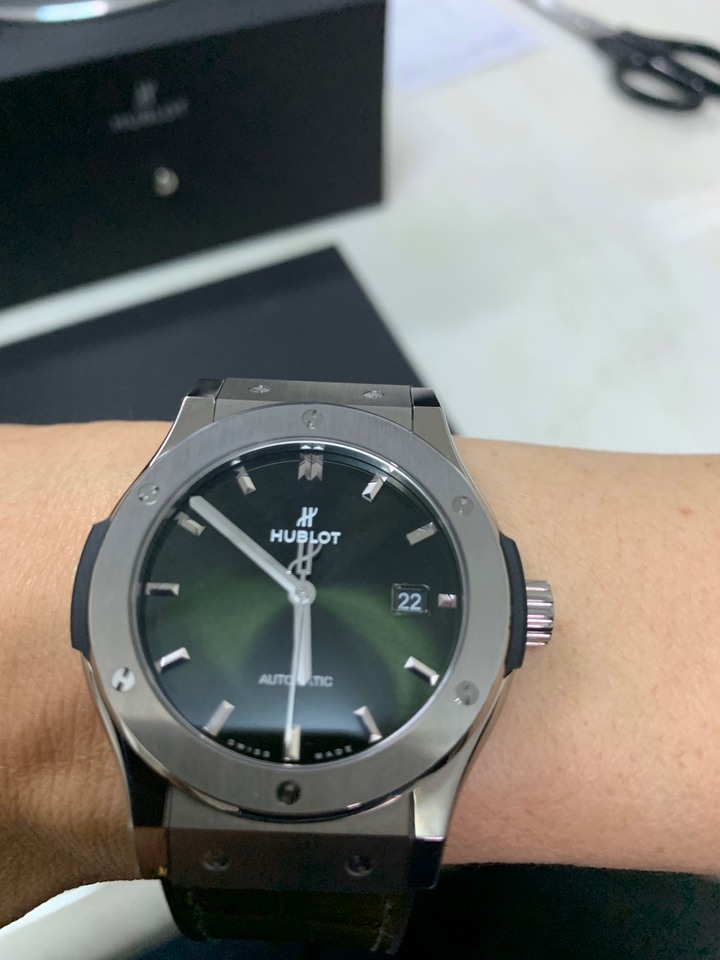 【不專業開箱】HUBLOT CLASSIC FUSION (542.NX.8970.LR)