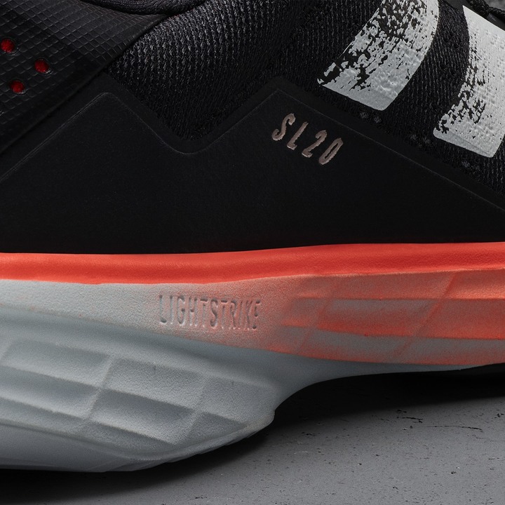 adidas推出Faster Than系列跑鞋 第一雙LIGHTSTRIKE中底跑鞋終於問世