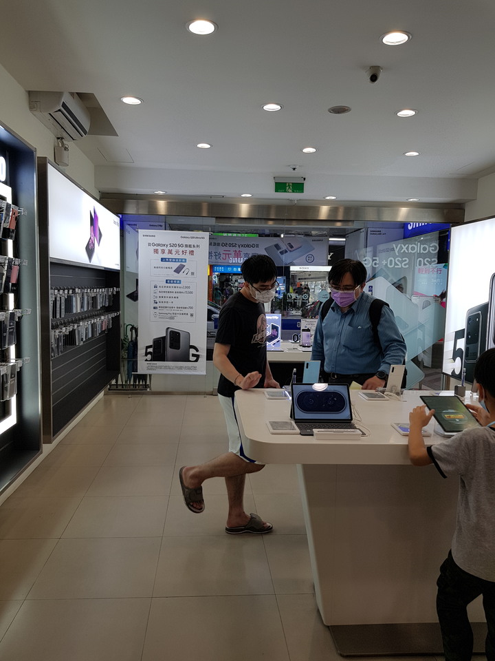 舊旗艦對決新中階  Galaxy Note8 vs Galaxy A71