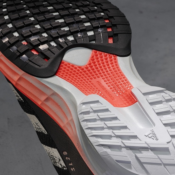 adidas推出Faster Than系列跑鞋 第一雙LIGHTSTRIKE中底跑鞋終於問世