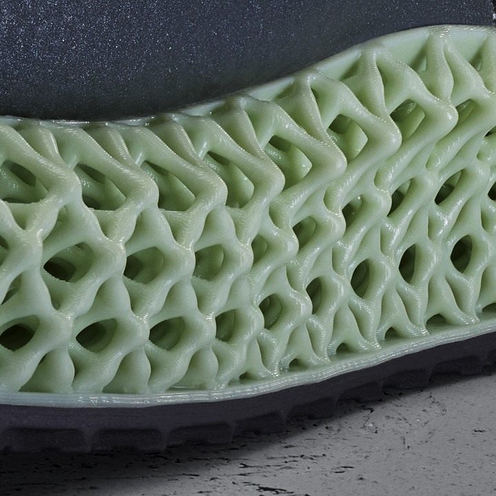 adidas推出Faster Than系列跑鞋 第一雙LIGHTSTRIKE中底跑鞋終於問世