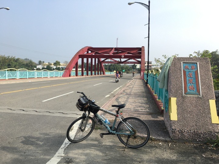 騎 車 到 月 球 ( 燕 巢、田 寮 )